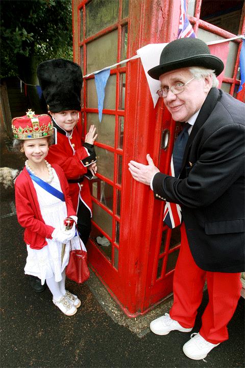 Goodwyn School pupils dress up for the Jubilee